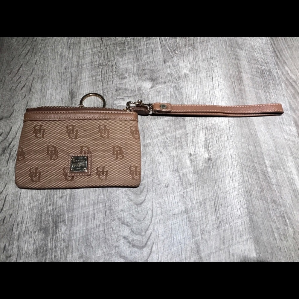 Dooney & Bourke wristlet Brown